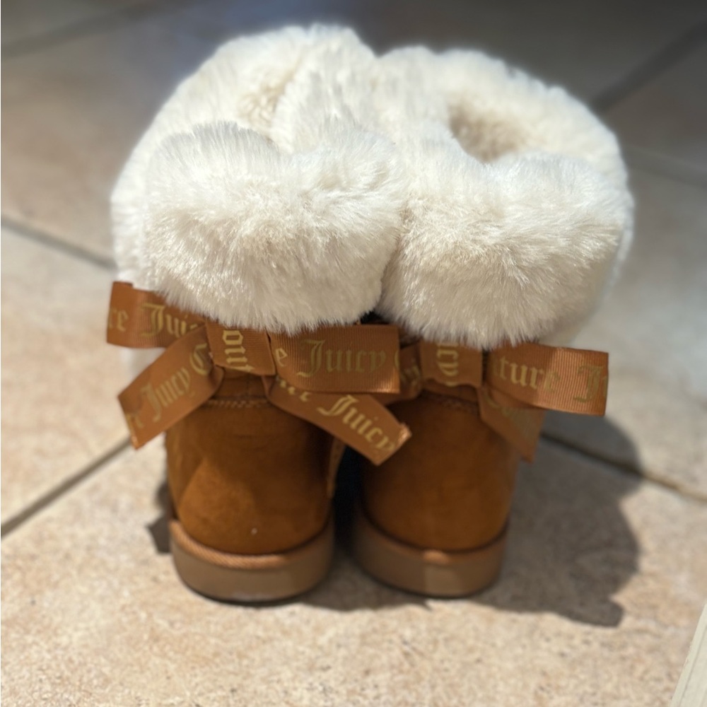 Juicy Couture Brown Boots with Cream Fur